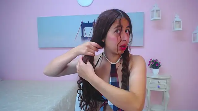 scarlett clyde online show from April 2026 12:31:01 PM