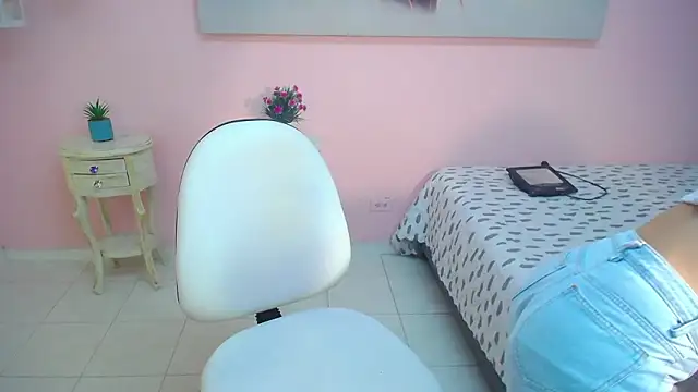 scarlett clyde online show from February 2026 12:27:01 PM