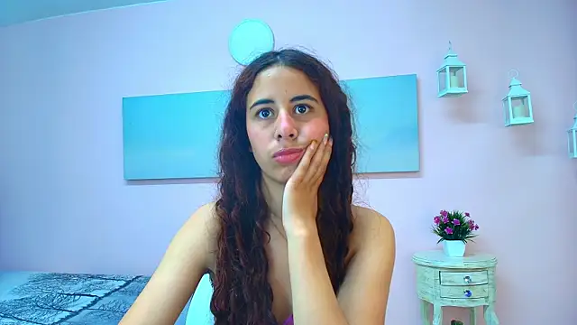 scarlett clyde online show from July 2026 12:45:01 PM