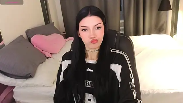 Snapshot of Kelly__Bunny chatting on May 2026 06:12:02 AM Kelly Bunny online show from May 2026 06:12:02 AM