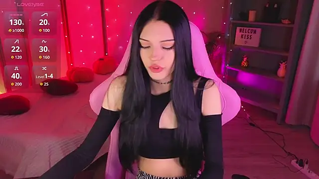 Snapshot of Kelly__Bunny chatting on May 2026 06:06:02 AM Kelly Bunny online show from May 2026 06:06:02 AM