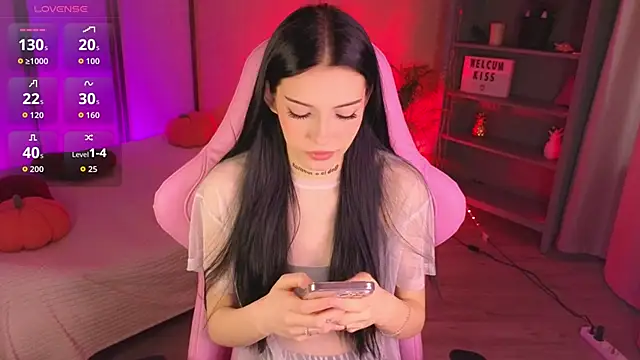 Snapshot of Kelly__Bunny chatting on May 2026 05:44:01 AM Kelly Bunny online show from May 2026 05:44:01 AM