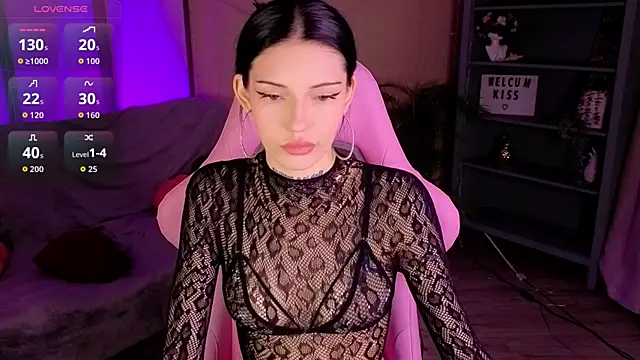 Snapshot of Kelly__Bunny chatting on June 2026 02:33:01 PM Kelly Bunny online show from June 2026 02:33:01 PM