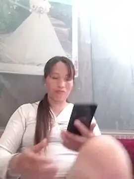 Snapshot of Gummiesu chatting on May 2026 04:54:02 AM Gummiesu online show from May 2026 04:54:02 AM