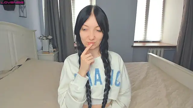 Snapshot of RoxanneComisky chatting on February 2026 08:43:02 AM RoxanneComisky online show from February 2026 08:43:02 AM