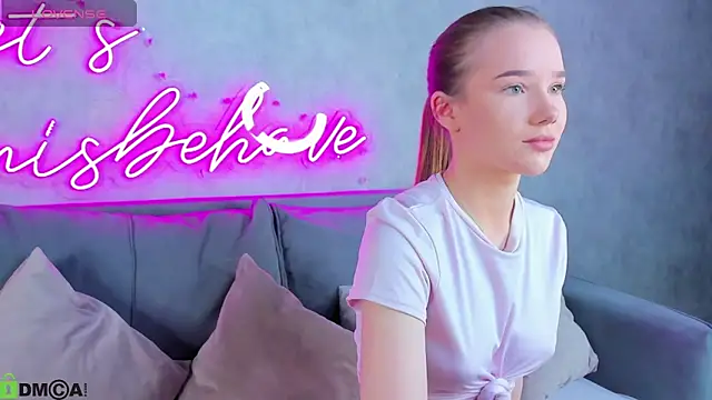 Nicole Vasquez online show from March 2026 09:28:01 AM