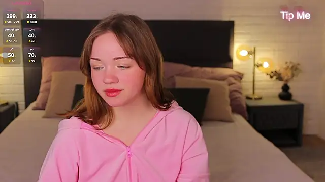 Snapshot of Kiss_Moon chatting on February 2026 07:21:02 PM Kiss Moon online show from February 2026 07:21:02 PM