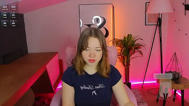 Snapshot of Kiss_Moon chatting on March 2026 06:43:02 AM Kiss Moon online show from March 2026 06:43:02 AM