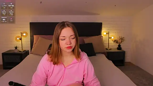 Snapshot of Kiss_Moon chatting on February 2026 06:48:02 AM Kiss Moon online show from February 2026 06:48:02 AM