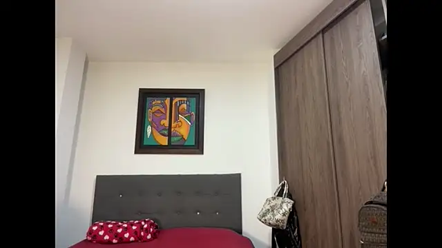 AbrilSantosxo online show from June 2026 12:27:01 PM