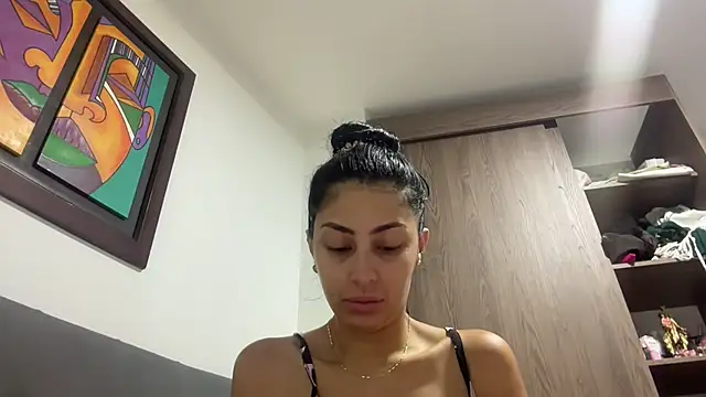 AbrilSantosxo online show from June 2026 12:33:01 PM