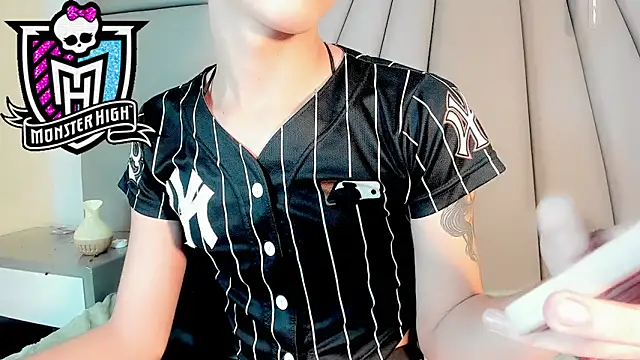 Miss-Saraii online show from April 2026 02:30:01 PM