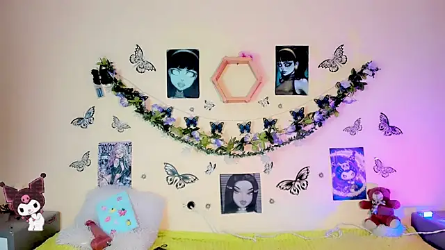 Miss-Saraii online show from April 2026 07:58:02 PM