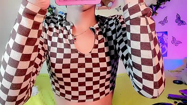 Miss-Saraii online show from April 2026 04:22:02 PM