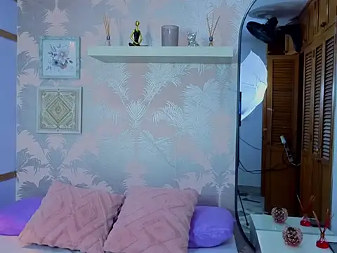 Emma Thompssonn online show from February 2026 12:16:01 PM