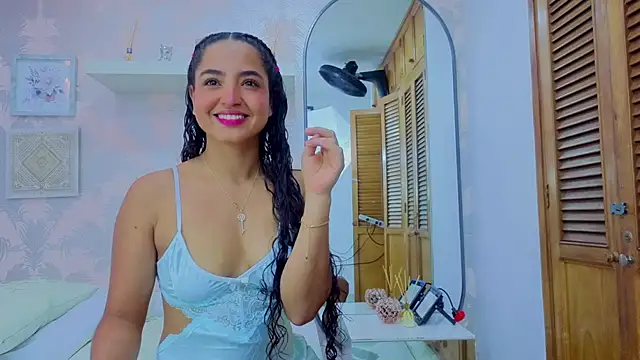 Emma Thompssonn online show from March 2026 11:49:02 AM