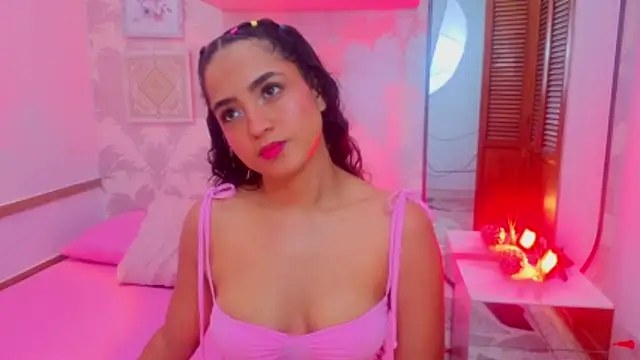 Emma Thompssonn online show from May 2026 12:09:01 PM