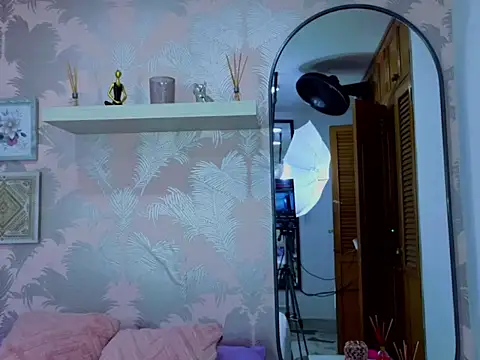 Emma Thompssonn online show from February 2026 12:03:02 PM