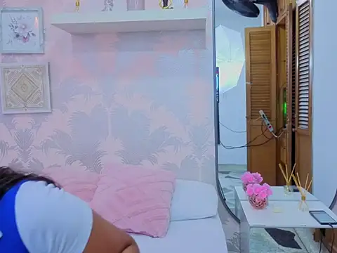 Emma Thompssonn online show from February 2026 11:44:01 AM