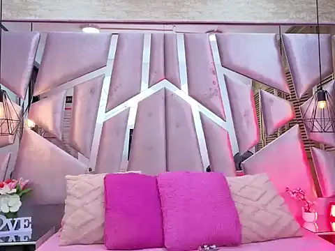 Emma Thompssonn online show from April 2026 12:10:02 PM