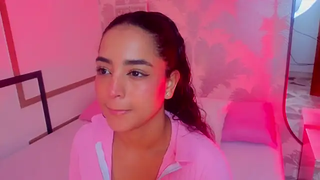 Emma Thompssonn online show from May 2026 12:17:01 PM