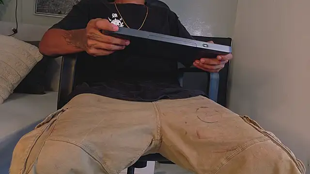 AndrewKenoxx  online show from March 2026 12:45:02 PM