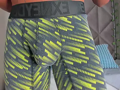 AndrewKenoxx  online show from February 2026 07:35:01 PM