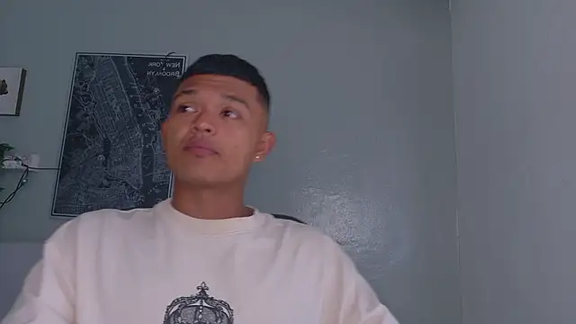 AndrewKenoxx  online show from February 2026 07:36:01 PM