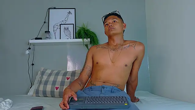 AndrewKenoxx  online show from March 2026 07:31:01 PM