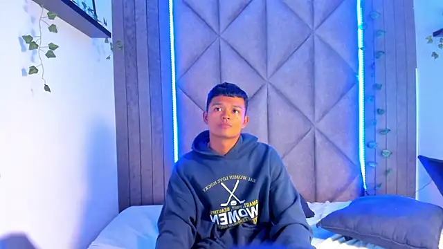 AndrewKenoxx  online show from April 2026 01:46:02 AM