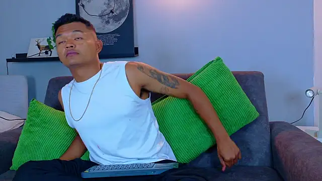 AndrewKenoxx  online show from April 2026 05:08:01 PM