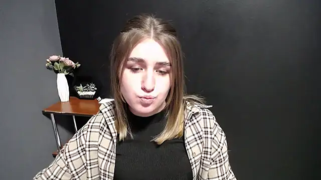 Sunny siren online show from March 2026 02:34:02 PM