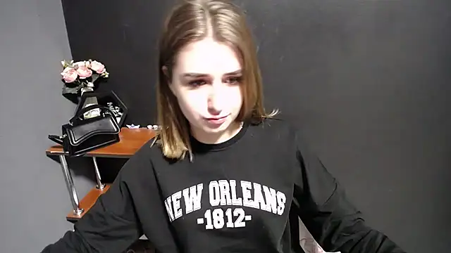 Sunny siren online show from February 2026 01:33:02 PM