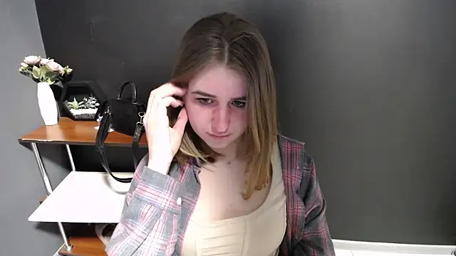 Sunny siren online show from March 2026 01:55:01 PM