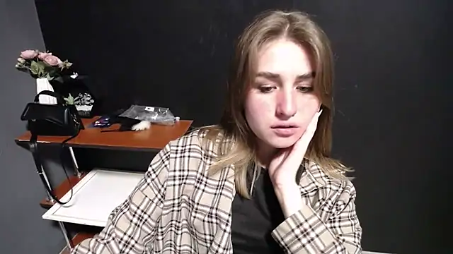 Sunny siren online show from May 2026 01:06:02 PM