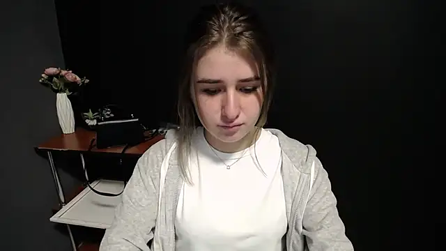 Sunny siren online show from March 2026 01:45:01 PM