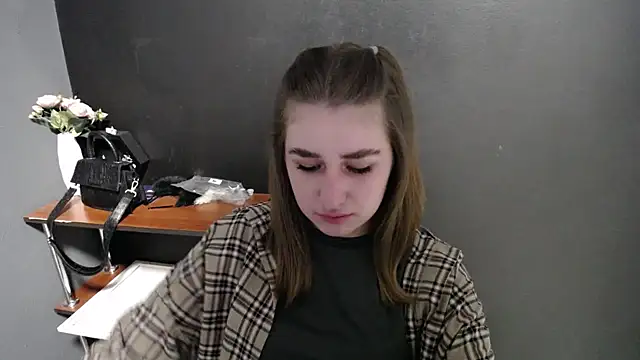 Sunny siren online show from May 2026 12:47:02 PM
