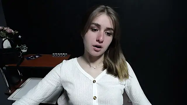 Sunny siren online show from May 2026 01:58:01 PM
