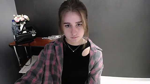 Sunny siren online show from February 2026 02:17:02 PM