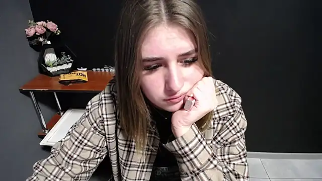 Sunny siren online show from February 2026 01:11:01 PM