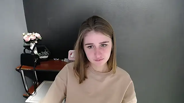 Sunny siren online show from February 2026 01:34:01 PM