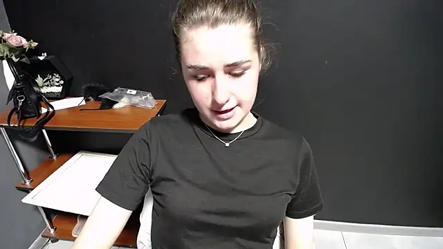 Sunny siren online show from May 2026 12:23:02 PM