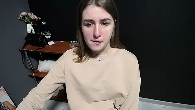 Sunny siren online show from April 2026 01:35:01 PM