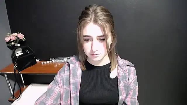 Sunny siren online show from February 2026 01:40:02 PM