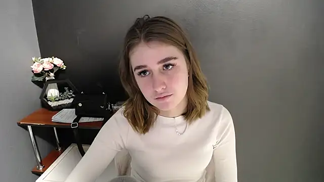 Sunny siren online show from February 2026 02:03:01 PM