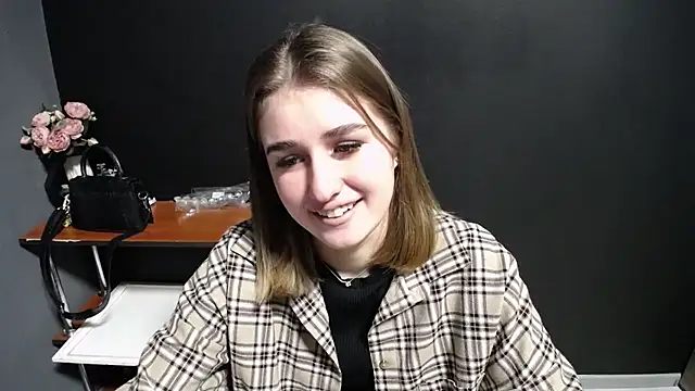 Sunny siren online show from January 2026 01:47:02 PM