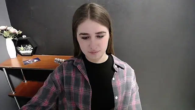 Sunny siren online show from April 2026 12:23:01 PM