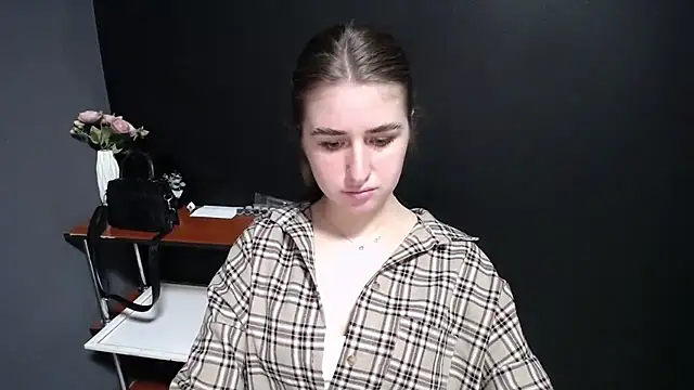 Sunny siren online show from March 2026 02:19:02 PM