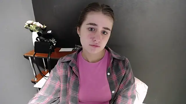 Sunny siren online show from March 2026 01:37:01 PM