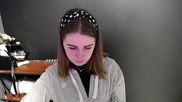 Sunny siren online show from April 2026 12:17:01 PM